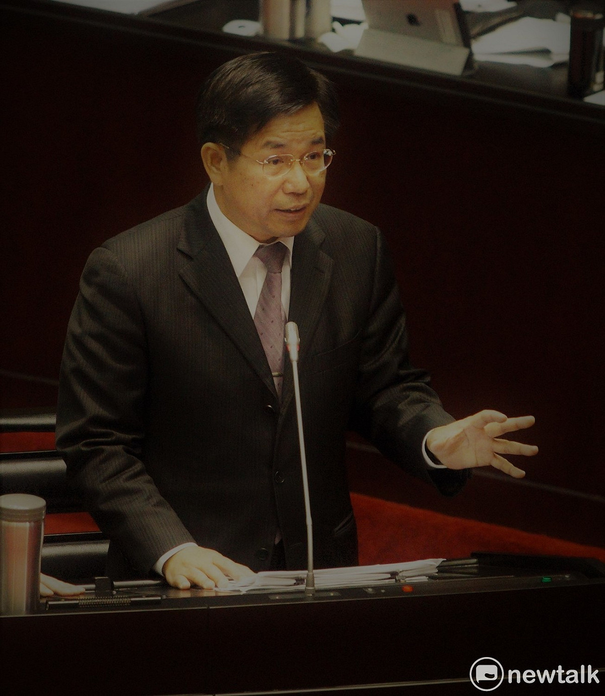 台大校長遴選爭議，教育部長潘文忠(圖右)強調，由台大臨時校務會議釐清爭議後，教育部會依法妥處。 圖:張良一／攝