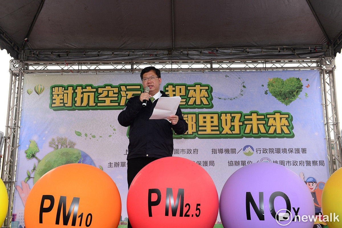 桃園市長鄭文燦表示，水環境巡守隊及守望相助隊在執行河川鄰里巡守勤務時，使用電動車，能提升巡守效率還能做好環保。 圖: 林昀真/攝