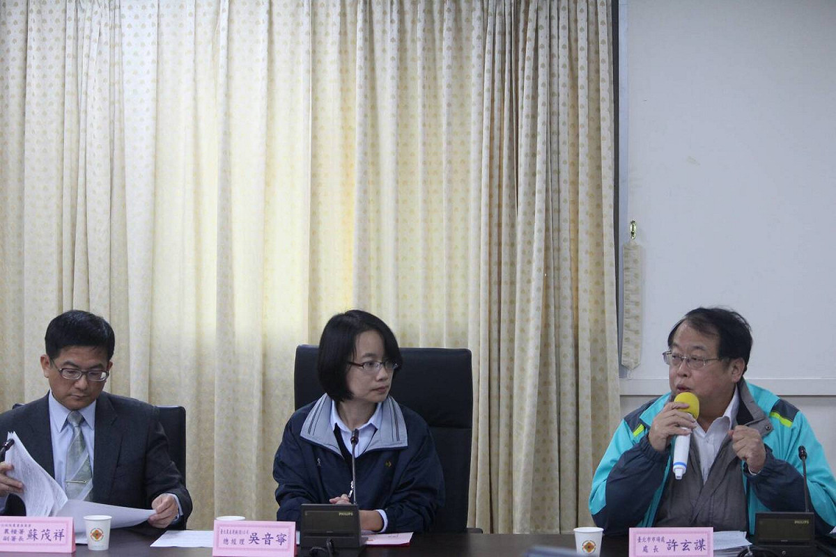 農糧署副署長蘇茂祥（左起）、吳音寧、許玄謀。 圖：周煊惠 / 攝