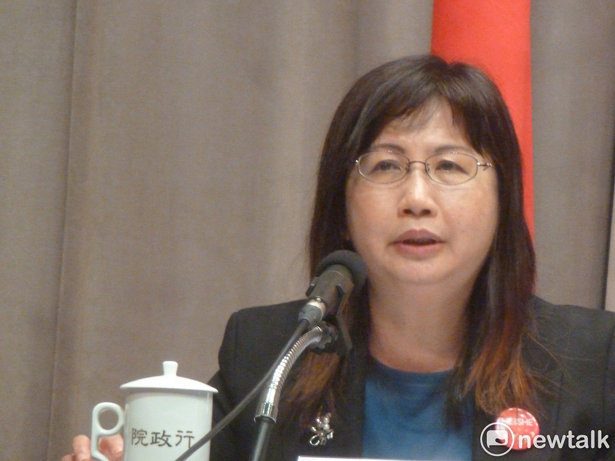 出席行政院會後記者會的衛福部次長呂寶靜指出，「推動強化社會安全網」計畫依個別家庭不同的風險程度與需求，提供不同的介入服務。 圖：謝莉慧/攝