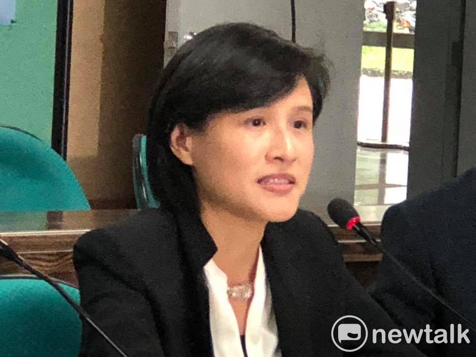 文化部長鄭麗君今（8）天在行政院會後受訪表示，自己從沒被徵詢過參選台北市長，都是從媒體上看到的。 圖：謝莉慧/攝