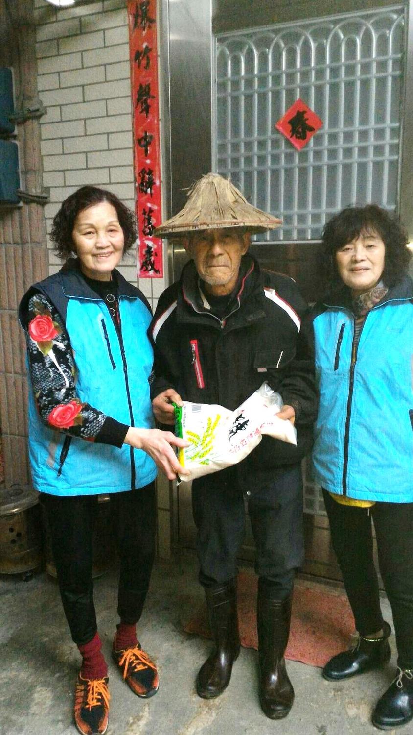 請長照管理中心及相關社福機構加強照護年長者健康狀況，避免意外發生。 圖：新北市政府/提供