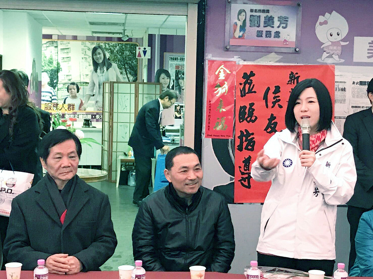 侯友宜拜會市議員劉美芳，與婦女、新住民、家長團體座談，強調「婦幼是我心中最重要的寶貝」。 圖: 侯友宜競選辦公室/提供