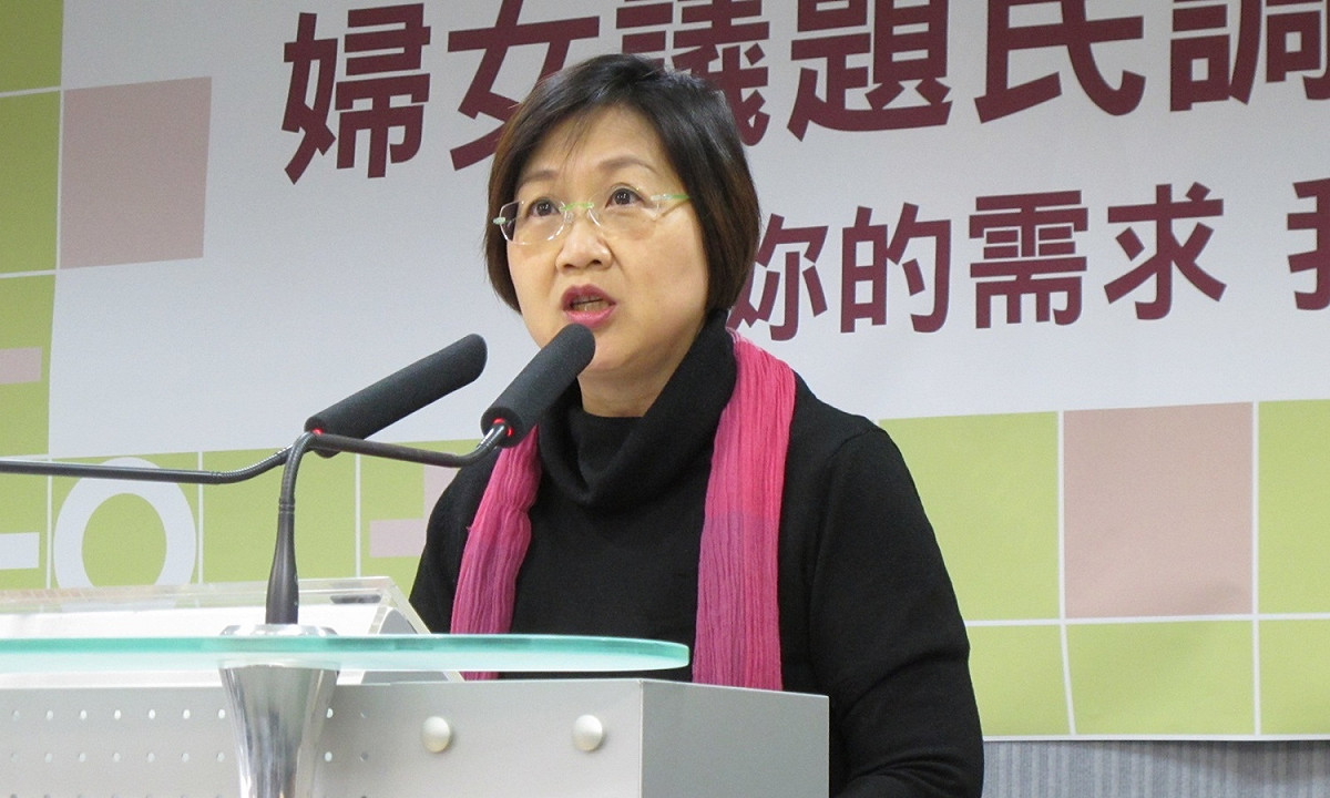 民進黨副秘書長徐佳青9日主持婦女議題民調記者會。 圖：林朝億/攝