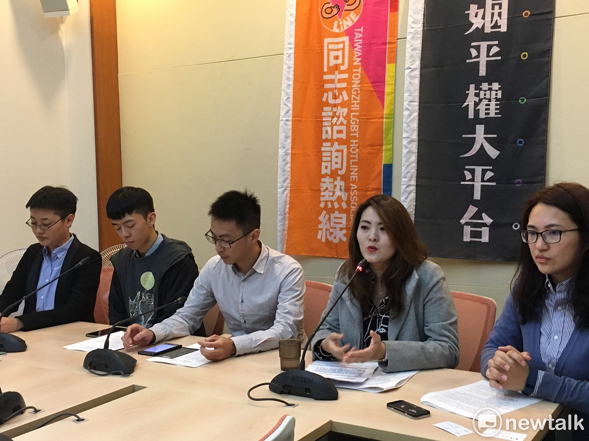 婚姻平權大平台今（9）日早上召開記者會，針對反同人士提出三項公投，要求中選會給予聽證權。 圖：黃韋銓/攝