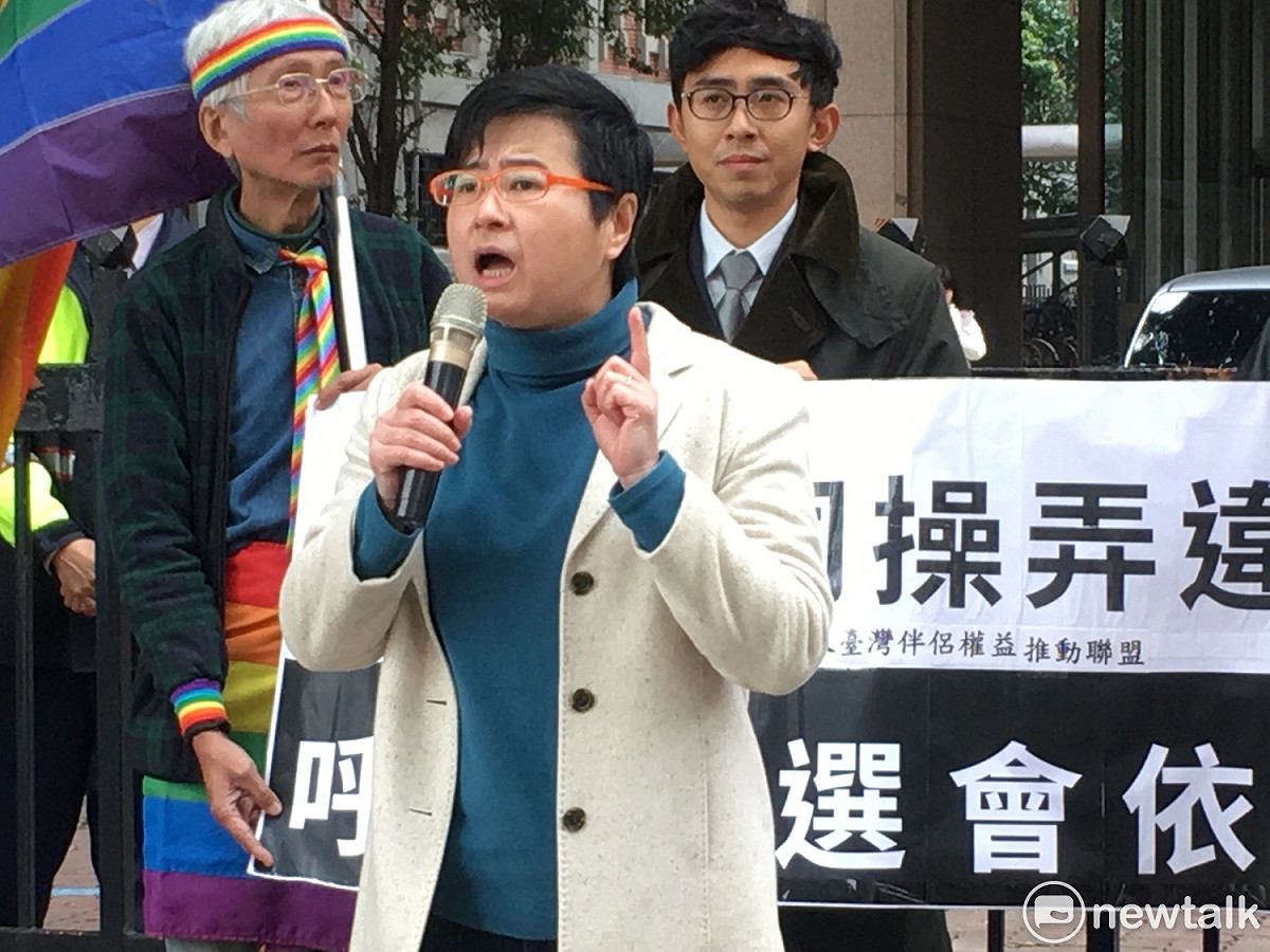 婚姻平權釋憲案律師許秀雯則表示，任何依據公投法提出的公投，都必須在憲政架構下進行，且公投提案不可違反一案一事項原則。 圖：黃韋銓/攝