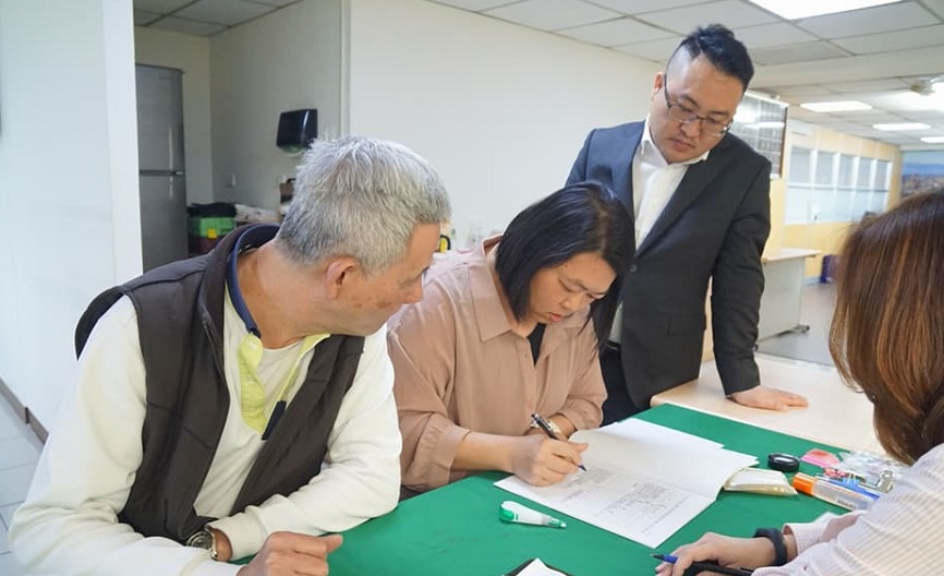 黃偵琳今天傍晚完成登記參選高市議員。 圖：黃偵琳/提供