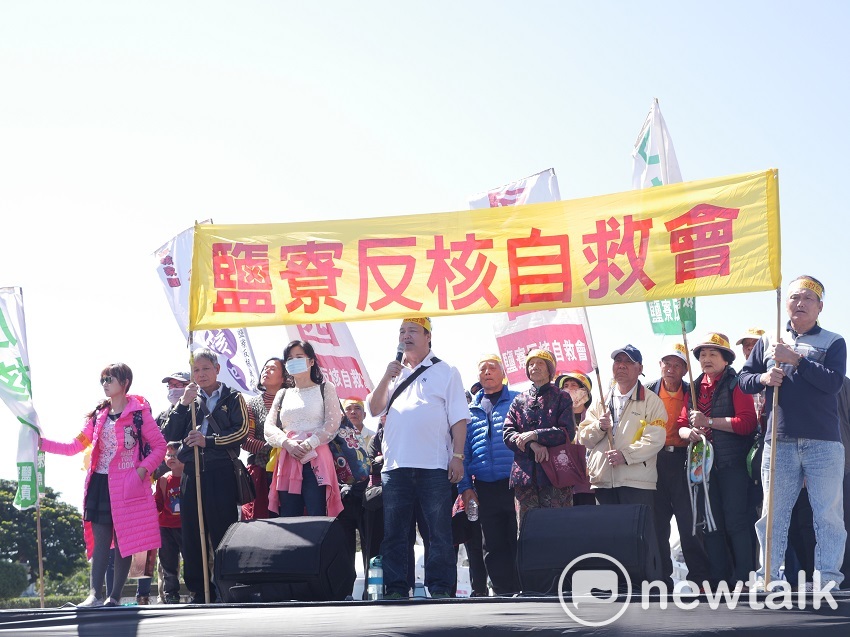 鹽寮反核自救會也到場參加遊行。 圖：趙婉淳／攝
