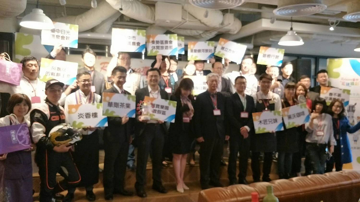 40家台中觀光相關業者同赴香港促銷台中名產與花博。 圖 : 台中市政府/提供
