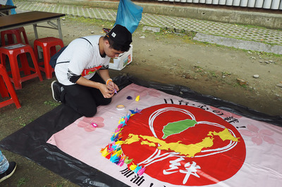 為了感謝台灣民眾在2011年311東日本大地震的援助，在台灣的日本留學生組成「謝謝台灣活動實行委員會」，11日在淡水舉辦第7屆的活動。 圖 : 謝謝台灣活動實行委員會/提供