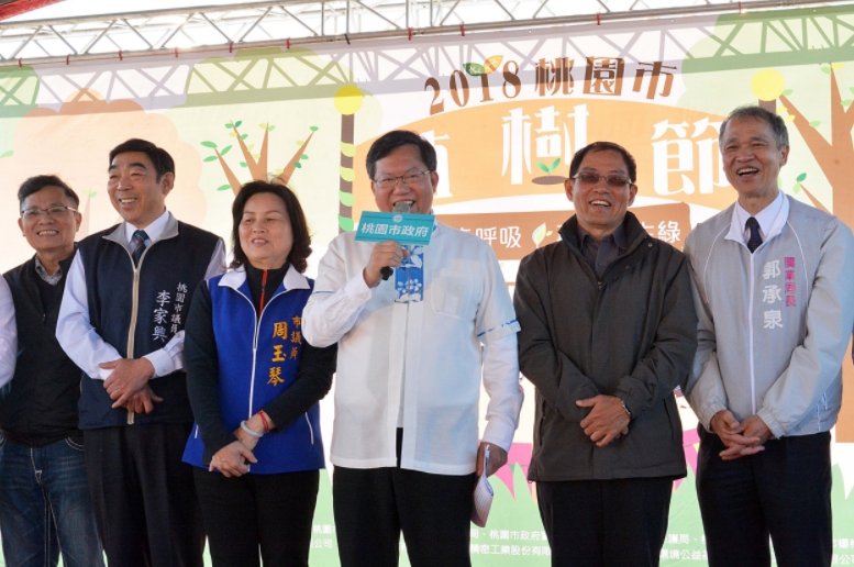 鄭文燦指出，桃園市政府極力恢復楊梅「八本簿聯庄平安戲」、「三界爺文化祭」、「楊梅花燈踩街」三大傳統亮點，其中花燈踩街結合上田里媽祖祭壇的傳統。 圖：取自桃園市政府官網