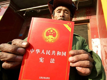 有分析曾指這次「修憲突然」，凸顯中共內部對於國家主席延任有異音，引發外界對中共權力交接和繼承穩定性的懷疑。 圖 : 翻攝自m.bwchinese.com