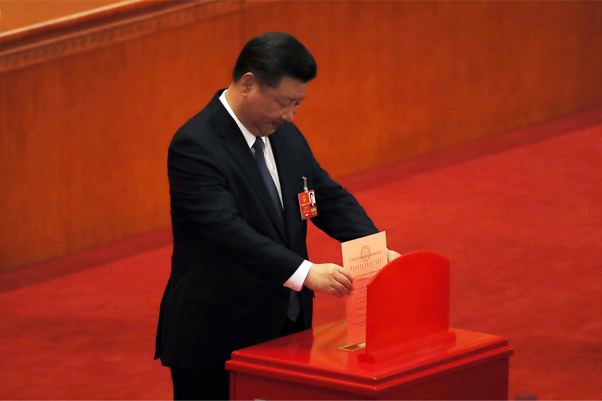 習近平當選新一任國家主席後，加上原本的中共中央總書記、中央軍委主席「三位一體」，不僅都可做好做滿，更能無限延伸任期，活得越久，做得越久。 圖：達志影像/美聯社
