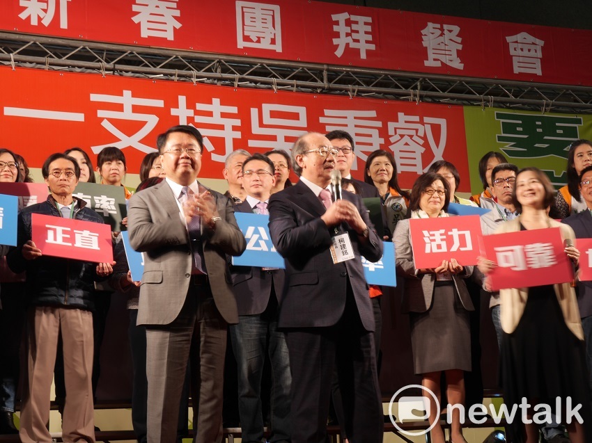 吳秉叡今晚舉辦「秉友會」春酒造勢晚會，前台北縣長蘇貞昌與３４名立委均到場站台。 圖：趙婉淳／攝