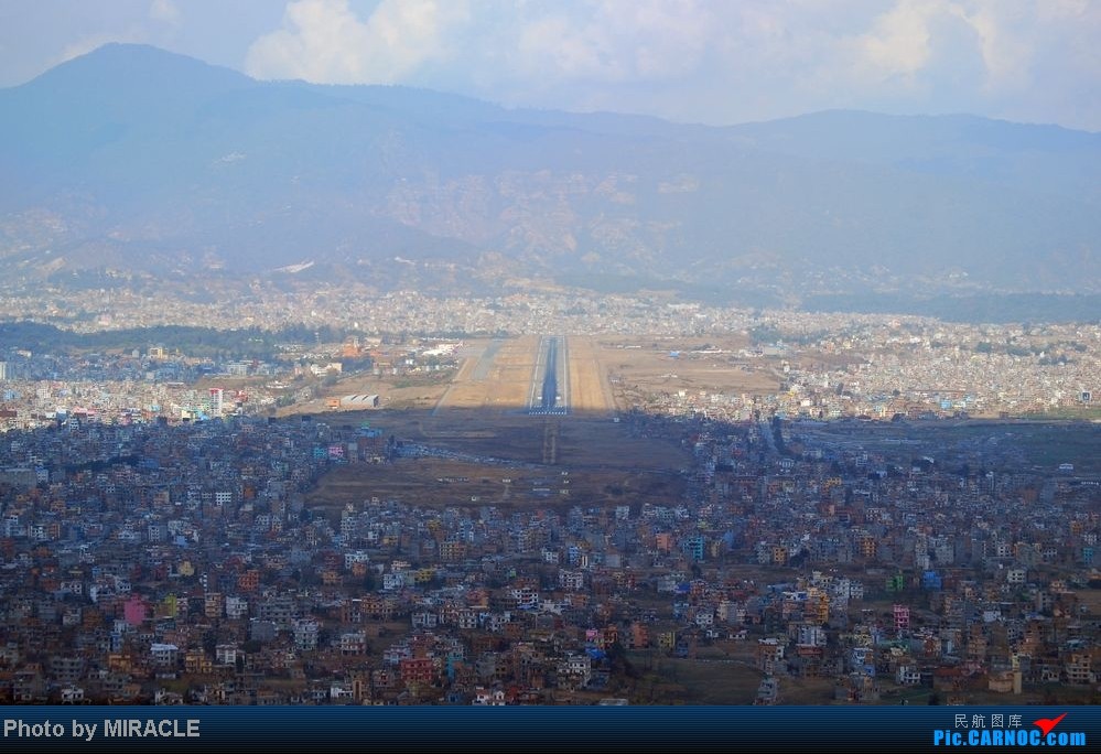 發生飛機衝出跑道的尼泊爾加德滿都機廠鳥瞰圖。 圖 : 翻攝自飛常準網站