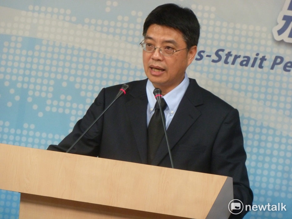 陸委會今（12）日表示，台灣教師若參與中國相關研究計畫，不能涉及擔任中國大陸黨政軍職務。圖為陸委會發言人邱垂正。    圖：新頭殼資料照片