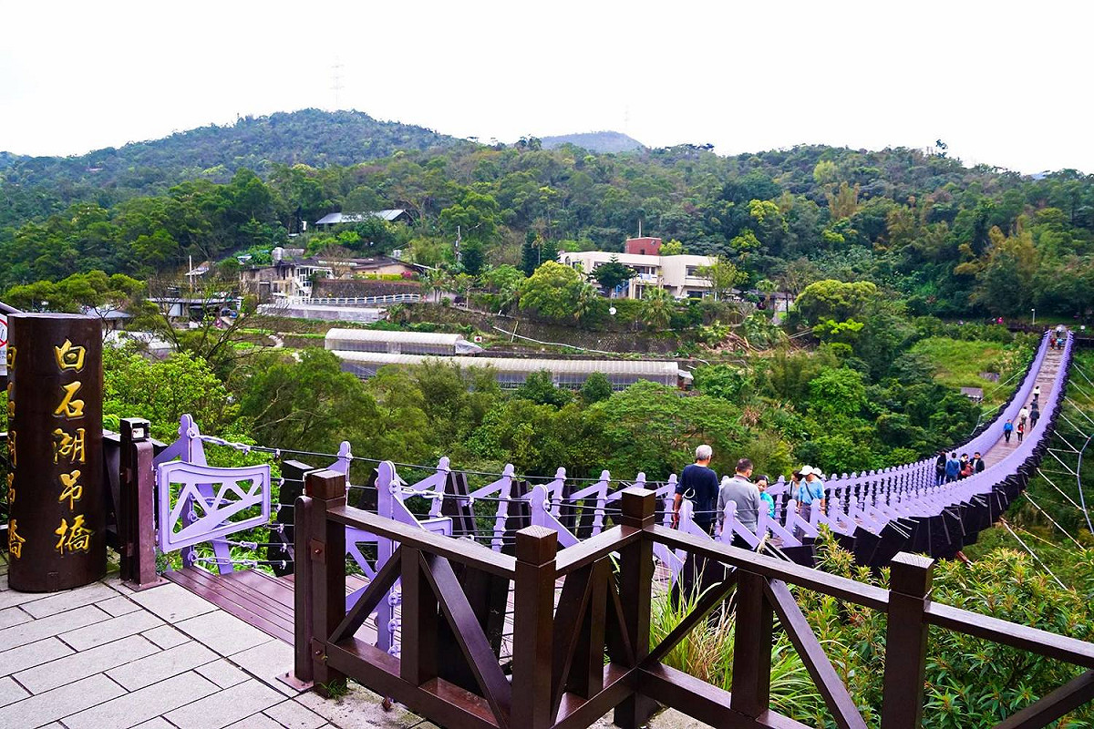 周邊景點包括碧湖步道、白石湖吊橋、同心池等景點可觀光，景點之一的白石湖吊橋是新北熱門新景點！ 圖 ：台北旅遊網FB粉絲專頁提供