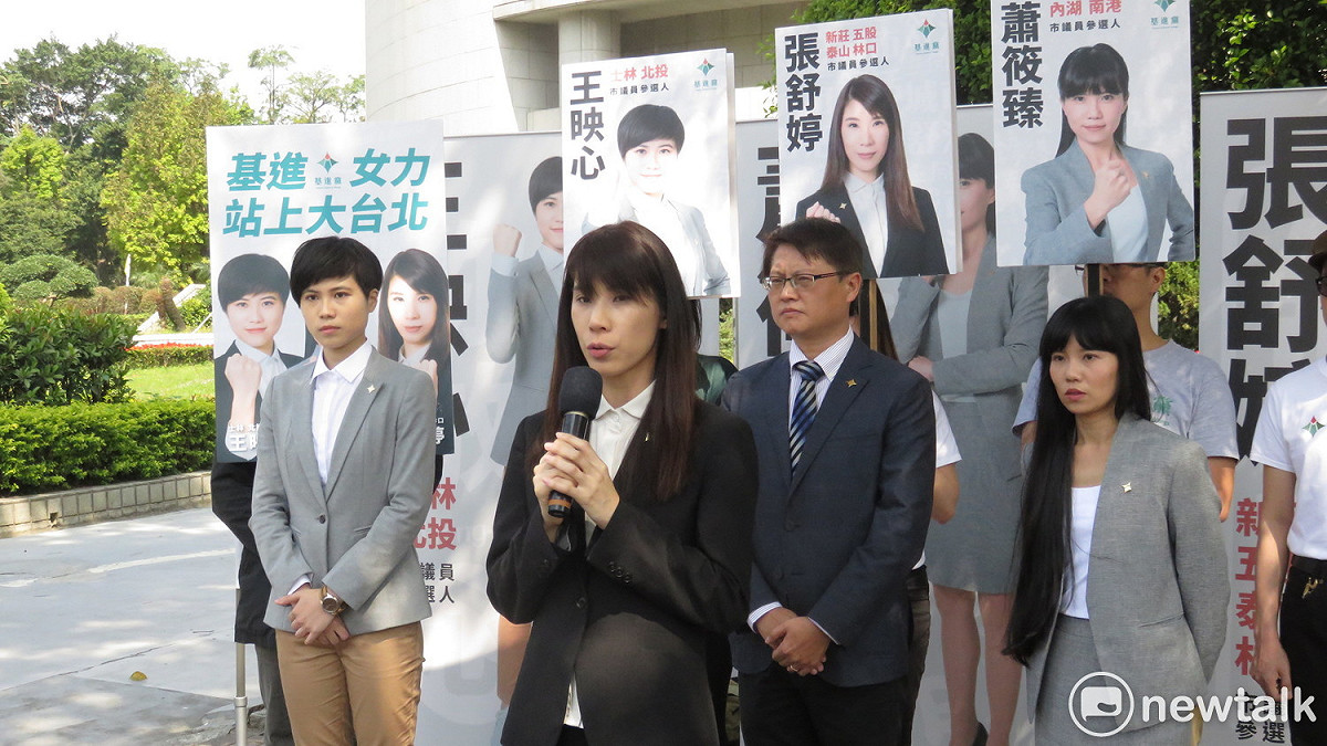 基進黨今日宣布推出3位女力參選人競逐雙北市議員，參選台北市士林北投區的王映心（左起）、參選新北市新泰五林區的張舒婷，以及北市內湖南港的蕭筱臻。 圖：周煊惠 / 攝