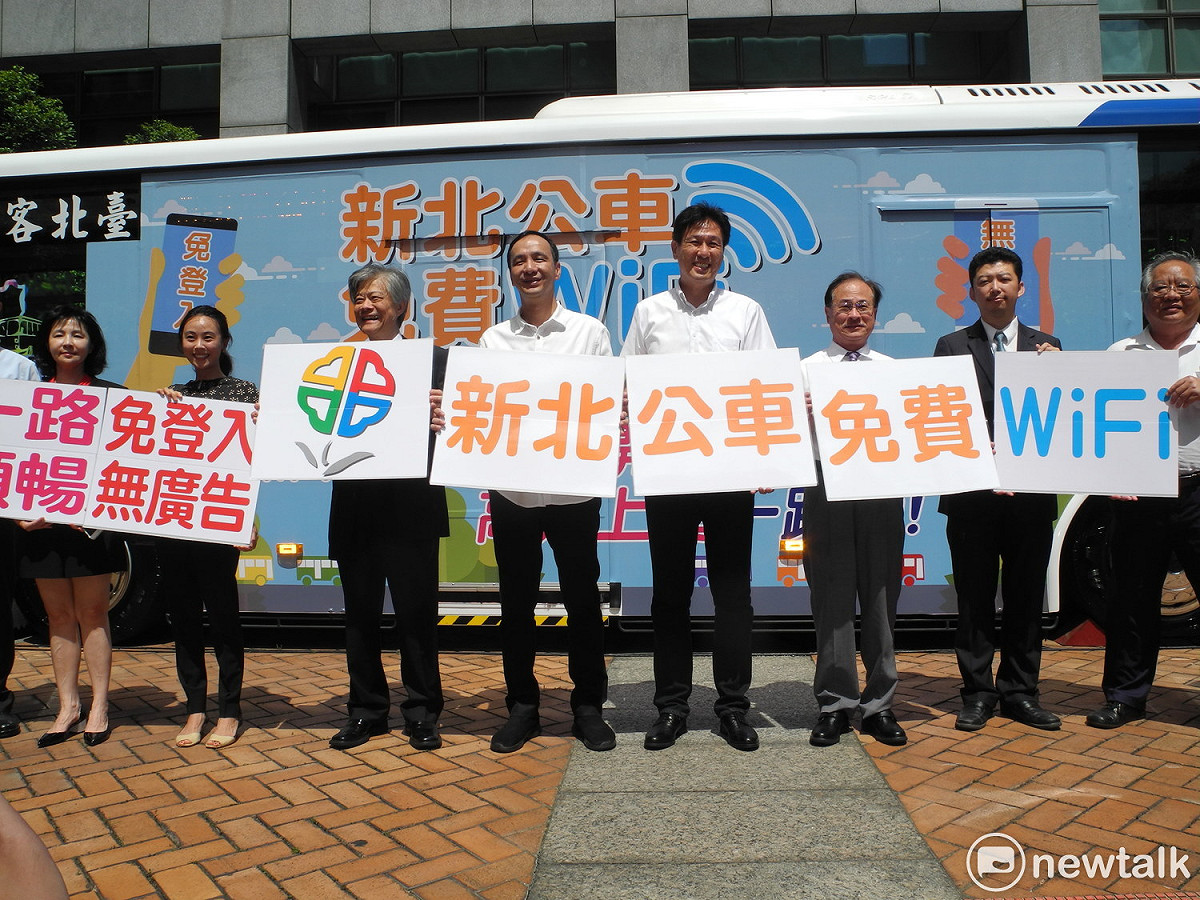 新北市公車有許多全國首創的新作為，包括去年9月推出免費WiFi 。（ 圖：王峻昌/攝