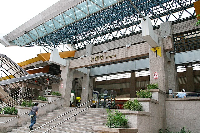 香港籍潘姓女子偕陳姓男友2月來台旅遊，但只有陳男返港，潘女家屬向香港警方報案，陳男坦承殺害潘女，棄屍在台北捷運竹圍站附近。 圖 : 翻攝自隨意窩