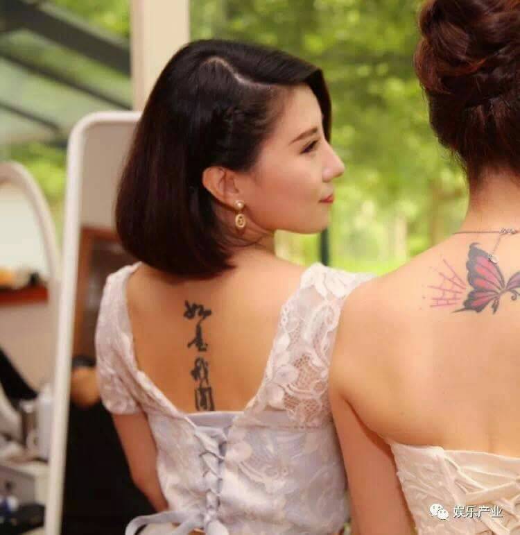 梁相宜背部刺青如是我聞，凸顯她的性格。 圖 : 翻攝自微博
