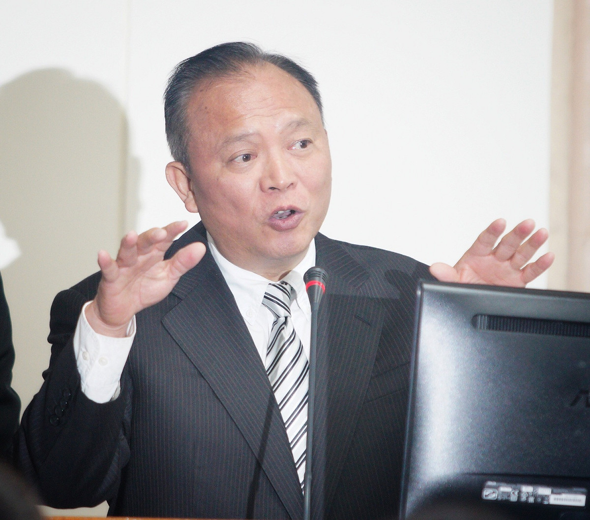 近日香蕉、鳳梨價格崩盤，農委會主委林聰賢遭質疑「搞神隱」。 圖：新頭殼資料照片