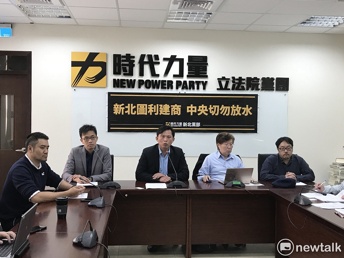 對於是否參選年底新北市長選舉，時代力量立委黃國昌今（14）日表示，他是新北市選出來的立委，對於空屋、市政議題都會關心，因為攸關到年輕人面對高房價以及不動產不當炒作，「作為新北市立委，關心這些事，不必多作連結。」 圖：時代力量提供