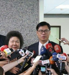 陳菊表示，民進黨所有高雄市長的競爭已經過去，透過黨內民主方式新的接班已經產生，她覺得高雄要做民進黨的典範，全力輔選陳其邁，是市府團隊的責任。她12年任期將告一段落，未來陳其邁將承擔更大的責任。 圖：金名/攝