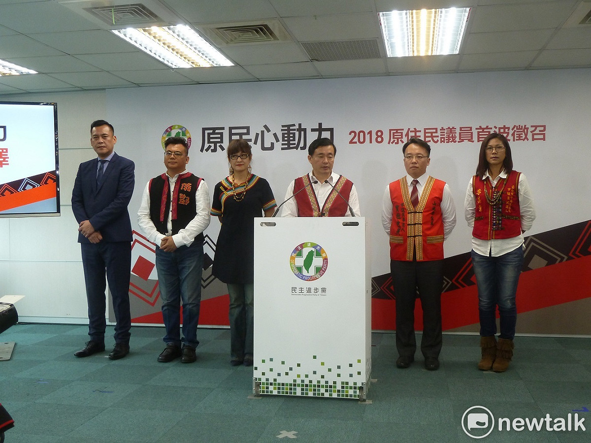 民主進步黨今(14)日召開第17屆第14次中執會，會中通過徵召2018年原住民直轄市議員參選人。中為民進黨秘書長洪耀福。 圖：謝莉慧/攝