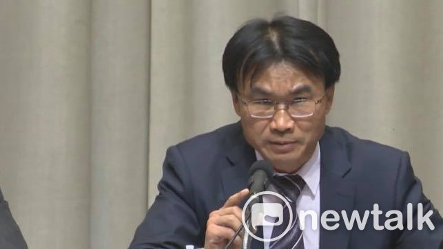 農委會副主委陳吉仲今（15）日在行政院會後記者會表示，只有北農董事長陳景峻對於吳音寧撤免案有提案權。 圖：謝莉慧/攝
