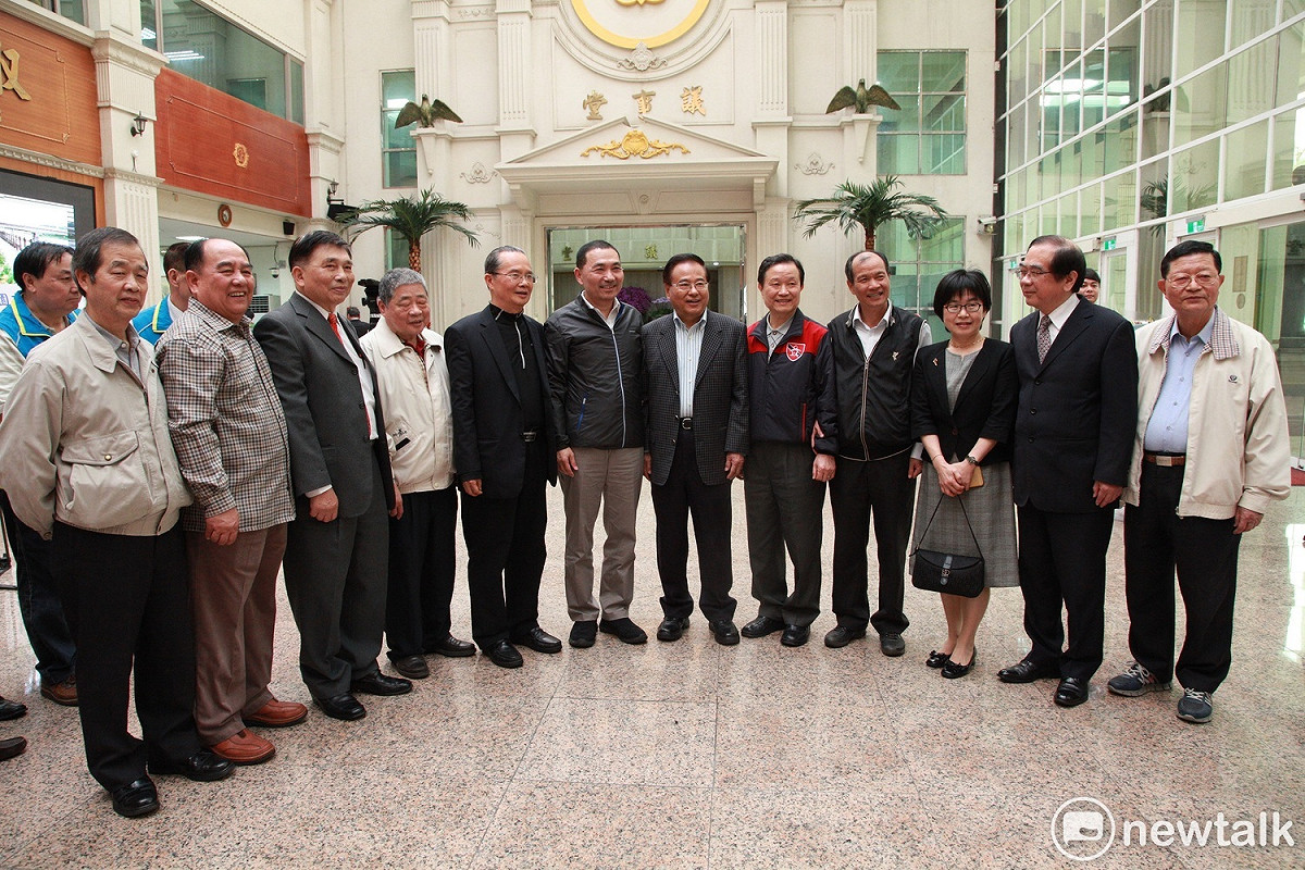 昔日桃園縣府時期長官及同事現身支持侯友宜。 圖:林昀真/攝