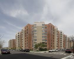 發生四死兇案的紐約市里維戴歐斯本大樓。 圖 : 翻攝自Apartments.com