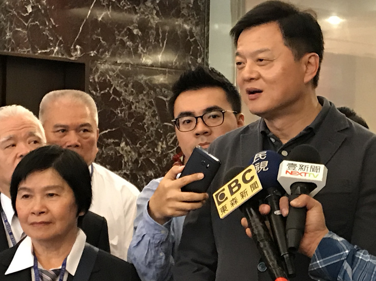 周錫瑋重批行政院長賴清德應該立即否決燃煤發電廠的决議，否則就下台認錯。 圖: 周錫瑋競選辦公室/提供