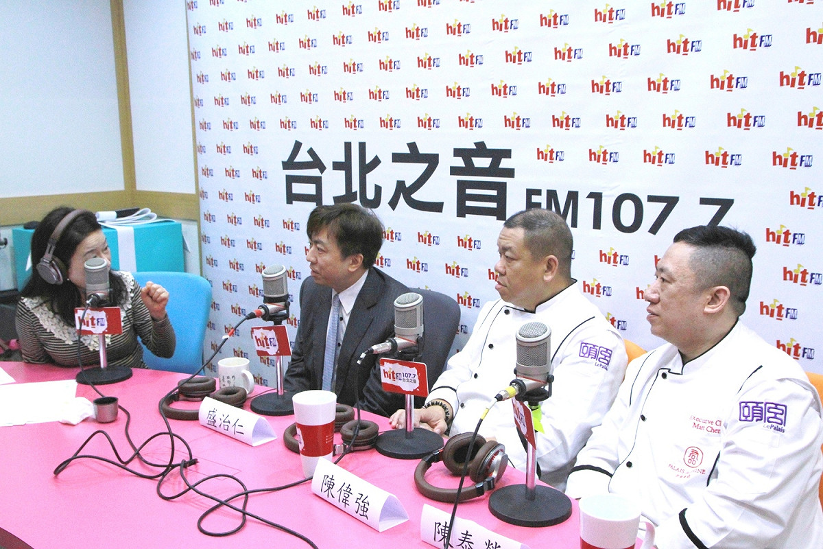 本 (3) 月14日公佈的台北米其林指南名單，由君品頤宮奪下三顆星殊榮。雲朗觀光集團總經理盛治仁及行政主廚陳偉強、陳泰榮今 (16) 日上節目受訪。 圖：蔻蔻早餐/提供