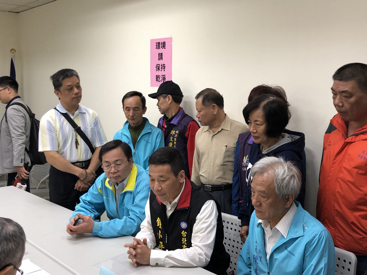 國民黨台北市議員鍾小平今日登記參選國民黨台北市長初選。 圖：鍾小平辦公室 / 提供