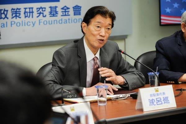 前駐美代表沈呂巡今(16)日表示，當年他在華府任內就接待過很多台灣部會首長，美國行政部門早就把門打開。 圖：翻攝自Hu Ming Tao臉書