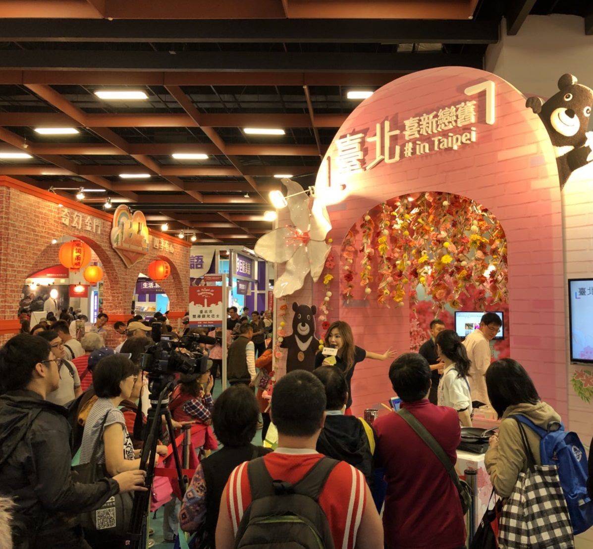 臺北市觀光傳播局以「台北‧喜新戀舊─嬉春」為主題參加臺北國際春季旅展。 圖：台北市觀傳局／提供