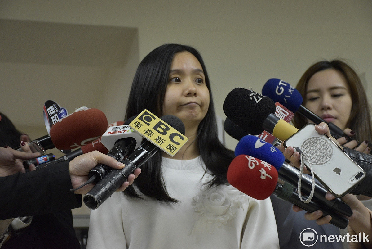 立法院驚傳資深立委助理「H男」性騷擾多名女助理，接獲陳情的台灣職業安全健康連線執行長黃怡翎指出，目前被害人本身有跟她接觸的有4個，加上受害者親友轉告的共7人。黃怡翎指出，H男在立法院持續性騷女助理「長達10年以上」，經常以言語騷擾，或藉故說話趁機親吻臉頰、刻意摟肩搭肩；且H男行徑誇張，上司立委卻長期漠視不處理。 圖：黃韋銓/攝