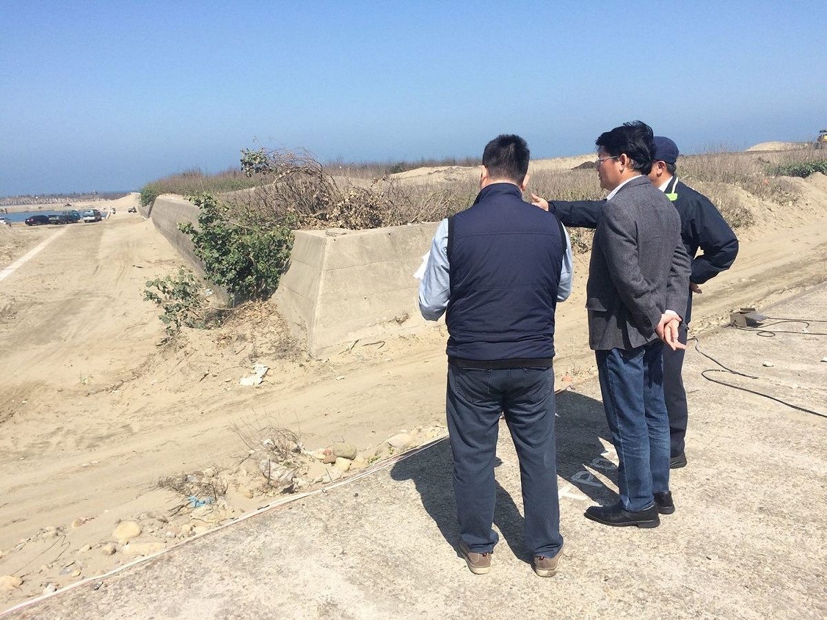 台中市政府建設局、農業局規劃在大安溪海岸北端松柏漁港的海岸新生地進行造林計畫。 圖：台中市政府/提供