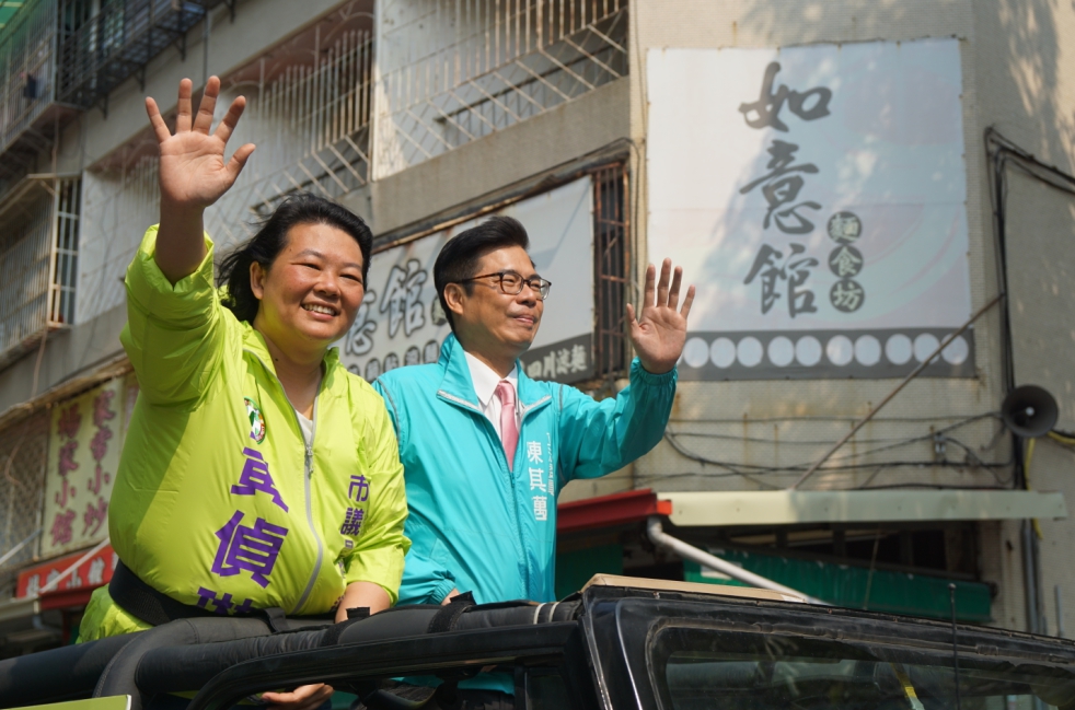 陳其邁替左營、楠梓市議員參選人黃偵琳站台宣傳。 圖：陳其邁服務處/提供