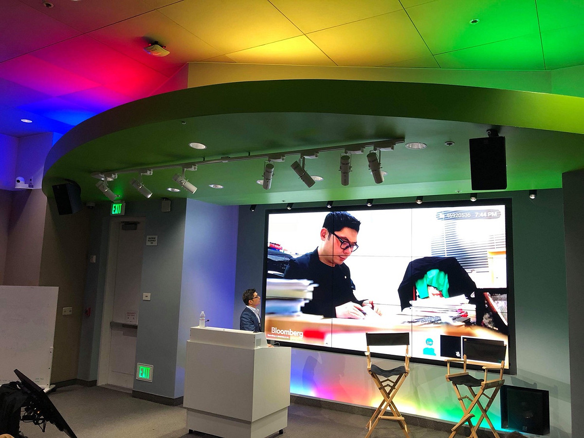 過程中他表示全球都在發展加密貨幣以及區塊鍊技術，希望台灣能成為這波趨勢的先行者。 圖：許毓仁辦公室/提供