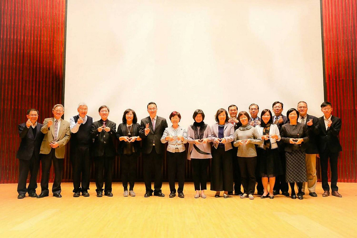 台中市副市長林依瑩表示，過去自己的父親曾遇過法律事件，她也是司改會的個案之一，在這過程中讓她進一步思考加害人與被害人之間的關係；法律雖然有刑期罰則，但在事件中若沒有修復，這對加害人與被害人是一輩子無期的煎熬。 圖：台中市政府/提供