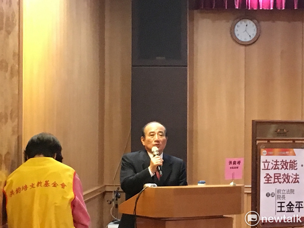 在318太陽花學運四週年前夕，時任立法院長、國民黨立委王金平今（17）日公開呼籲，目前兩岸服貿監督條例仍躺在立法院，未能出委員會，但要求先審本法案再審服貿協議的「正是民進黨籍太陽花學運的代表們」，希望別再拖延、儘速審議。 圖：黃韋銓/攝