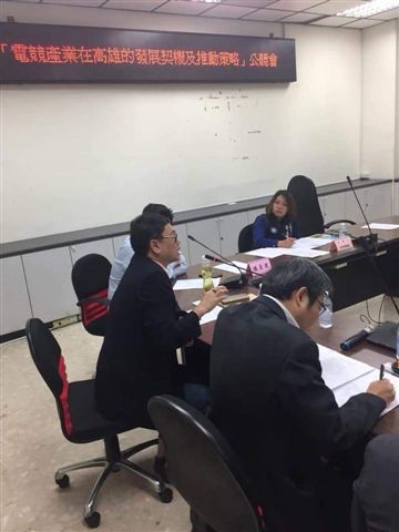 正修科大副校長鄭舜仁，電競產業帶動周邊產業相當龐大，高雄要發展電競產業經濟學，必須將最上游到最下游的產業串聯。 圖：市議員黃香菽/提供