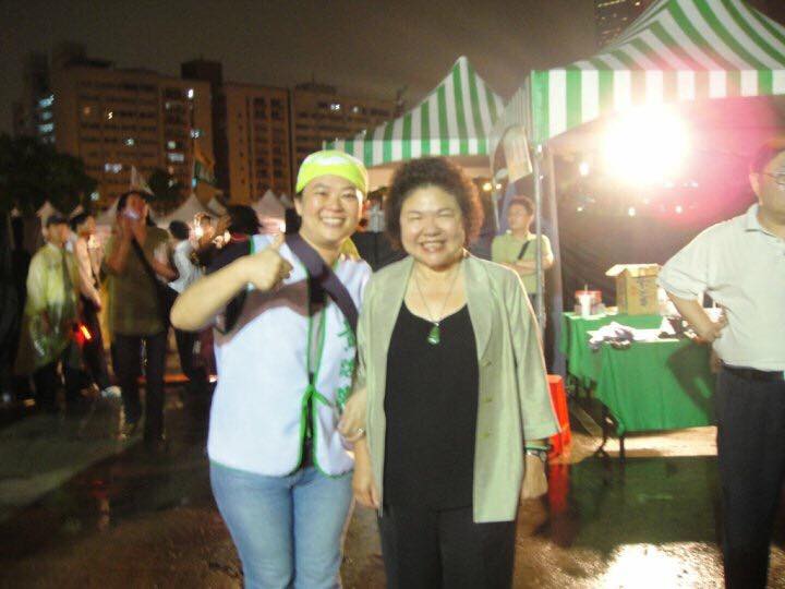 黃偵琳從小跟隨乃父前議員黃昭星先生，耳濡目染下，對公共事務充滿。從小跟著父親黃昭星跑選舉場的黃偵琳決定投身選舉，從小看她長大的高雄市長陳菊和立委劉世芳都十分支持。 圖:翻攝自黃偵琳臉書