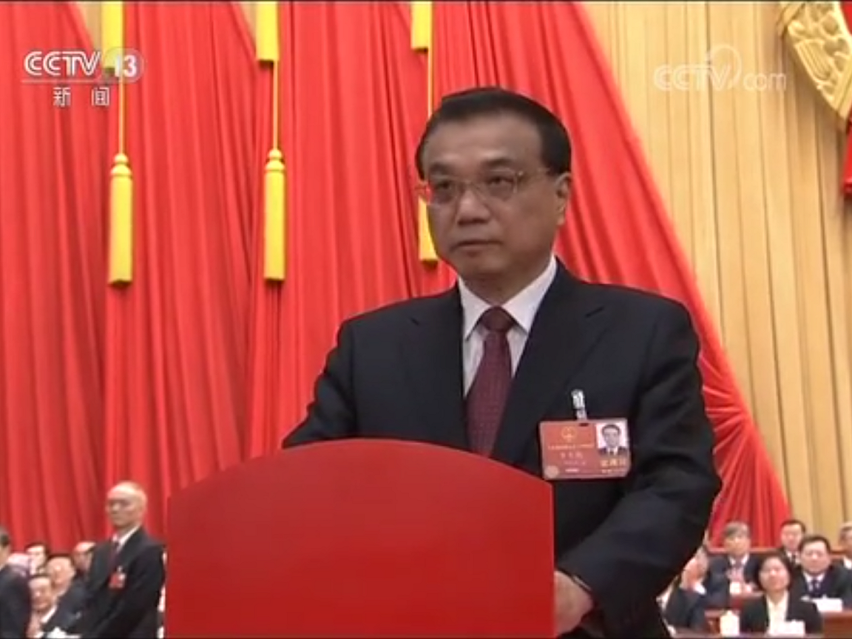 「這當然也意味著李克強（如圖）被進一步邊緣化」，美國邁阿密大學中國政治研究學者金德芳（June Teufel Dreyer）指出，「在聚集了這麼大的權力之後，習近平應該會需要一個他可以完全信任的老部下」。 圖：翻攝自央視畫面