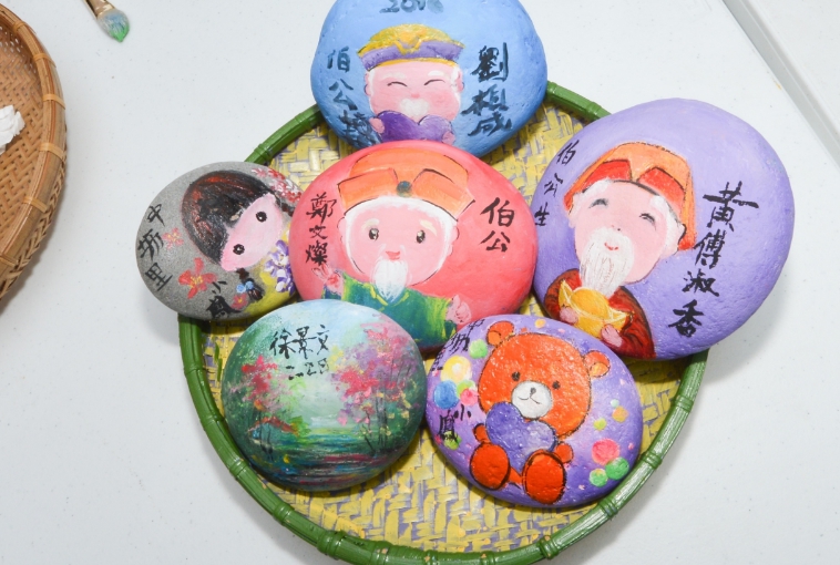 彩繪石頭伯公作品，相當可愛。 圖：桃園市政府/提供