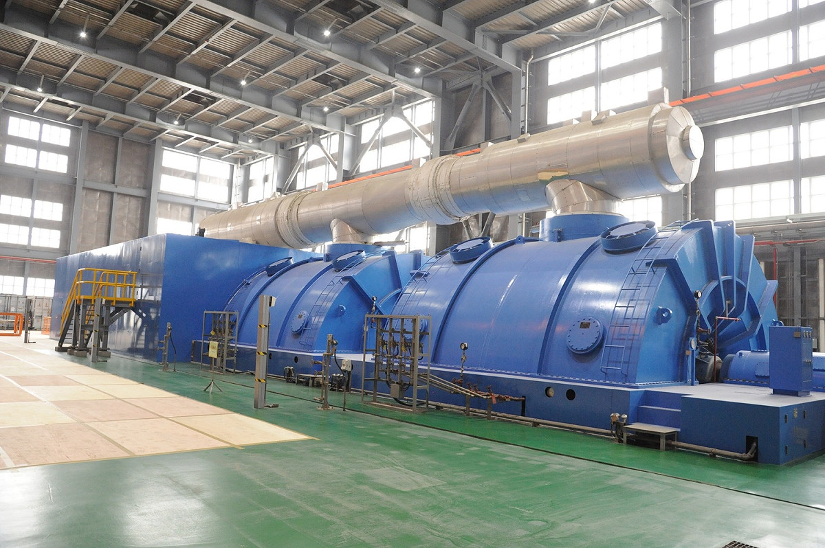 行政院長賴清德前往林口發電廠了解「超超臨界」機組及「乾淨煤」發電的林口電廠整體情況。 圖：行政院/提供