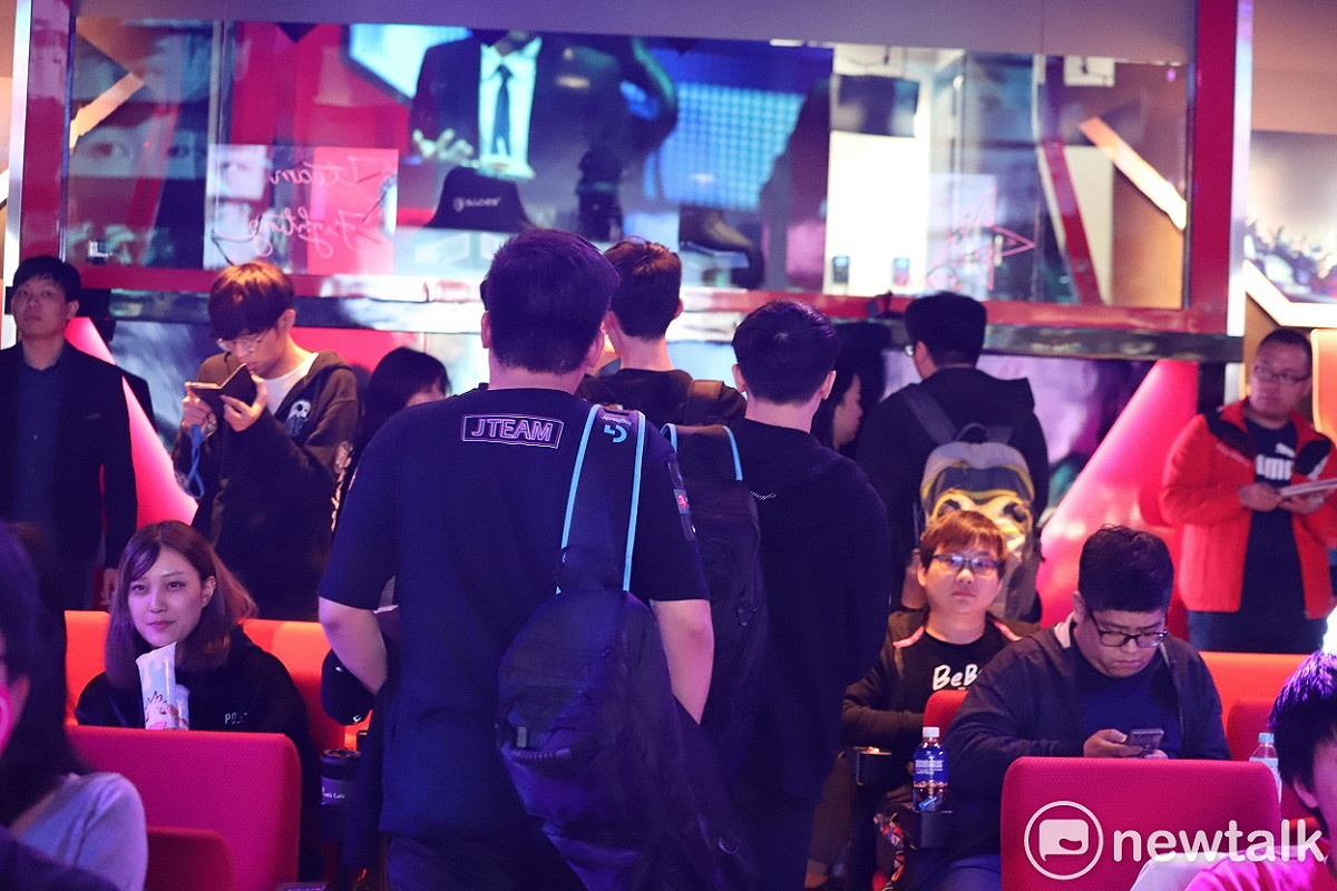 今日雖為「J Team Night」螢光派對主場日，吸引大批粉絲前來為JT加油，但很可惜JT未能奪下勝利。 圖：蔡幸秀/攝
