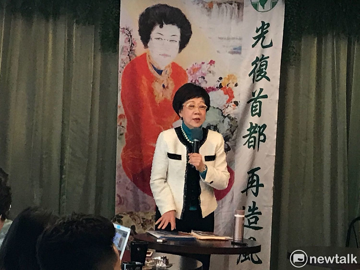 有意參選台北市長的前副總統呂秀蓮今日說，假如民進黨宣布今年還要禮讓柯P，她一定就公布關於柯文哲的重大資料，希望民進黨慎重一點。 圖：周煊惠 / 攝